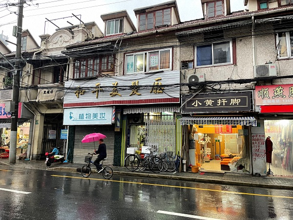 和平美发厅店面。本文图片均为 澎湃新闻记者 李菁 图