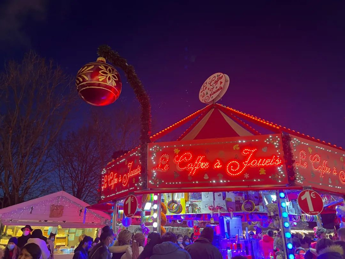 圣诞节前的法国巴黎。/受访者供图