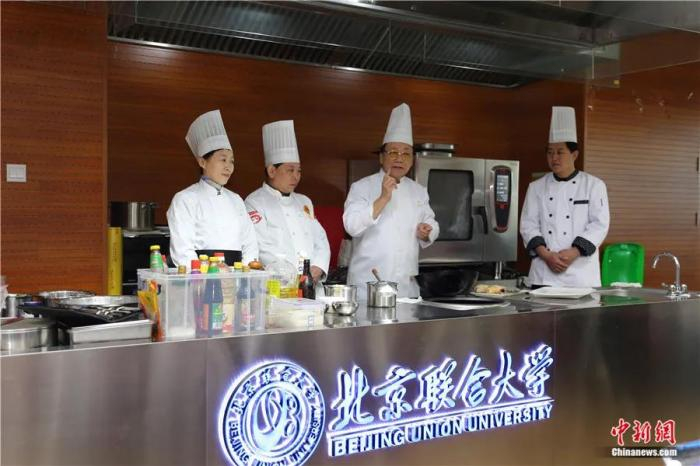 刘敬贤到北京联合大学做交流。中新社发 受访者供图