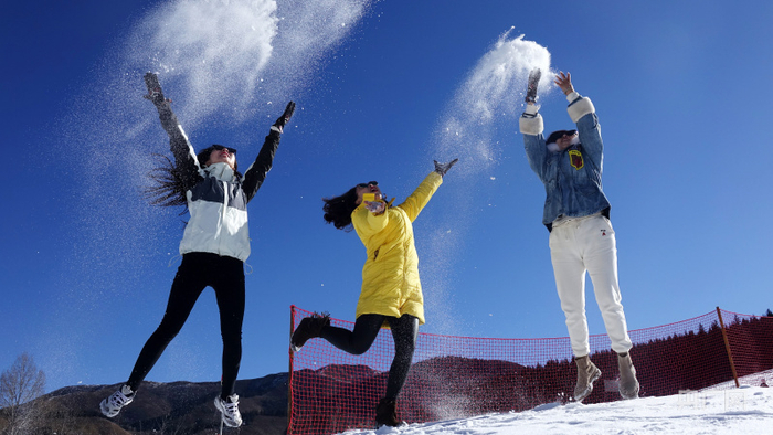 游客在滑雪场游玩（央广网记者张海东摄 资料图）