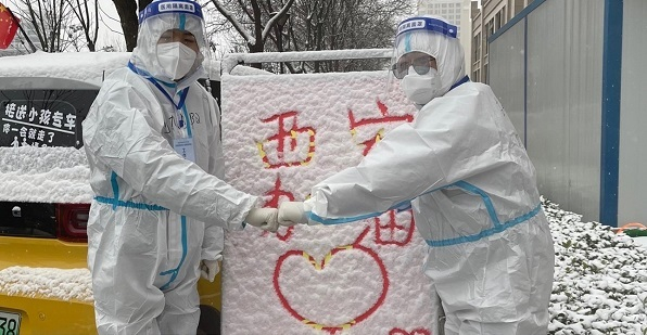 坚守岗位的鄠邑区一线抗“疫”工作者（央广网发 中共西安市鄠邑区委网信办供图）