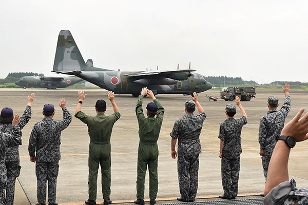 当地时间2021年8月24日，日本埼玉县，日本派遣航空自卫队C-130运输机前往阿富汗喀布尔撤侨。人民视觉 资料图