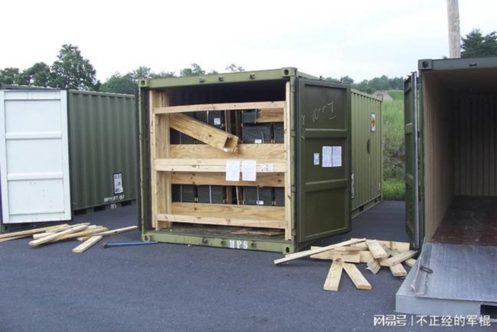 美军一处军械库被盗现场（美联社）