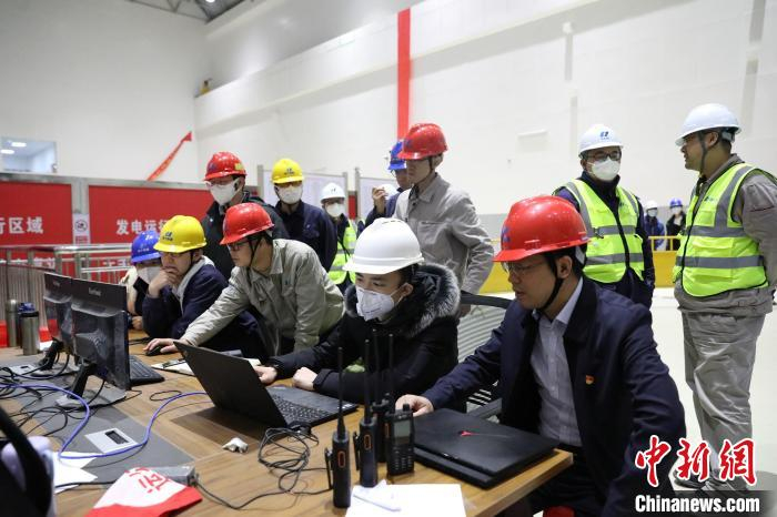 图为工作人员在工作中。　周宁县融媒体中心 供图