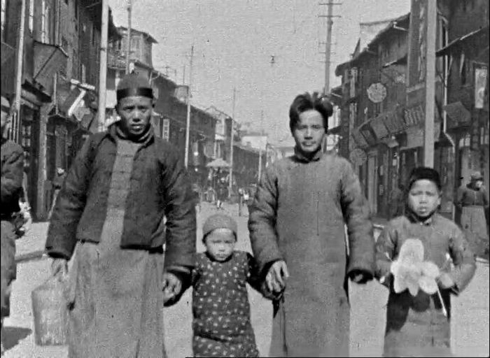 《The Reconstructlon of China》（重建中的中国）影片截图