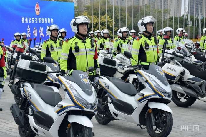 福州交警铁骑队伍集结（央广网记者 龚雯摄）