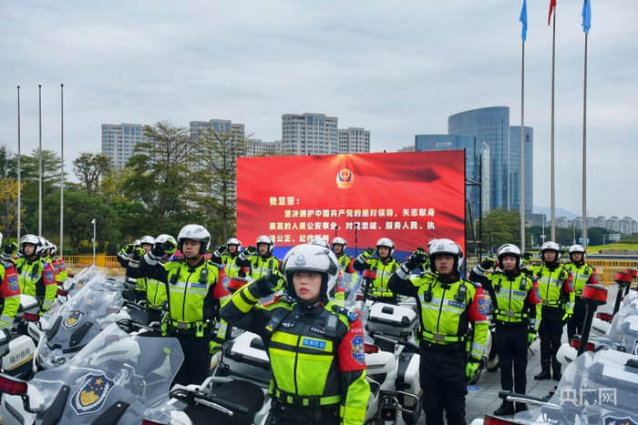 福州铁骑队伍集结宣誓（央广网记者 龚雯摄）