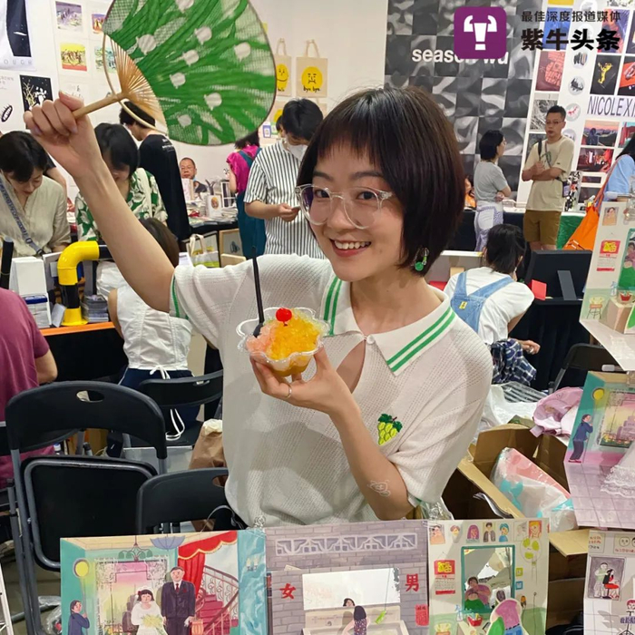 谭星祺和她展出的立体书