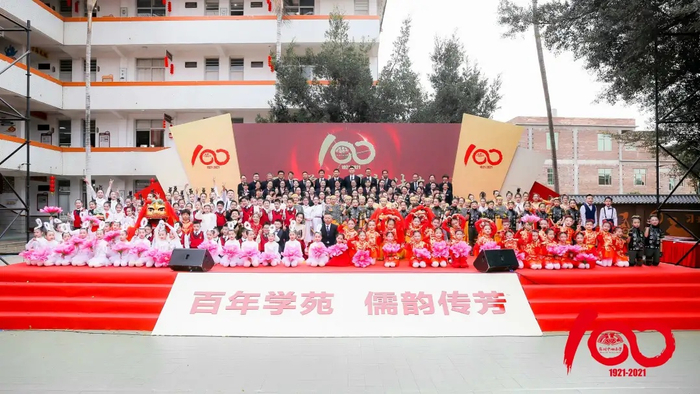 现场集体合影（央广网发 张林中心小学供图）