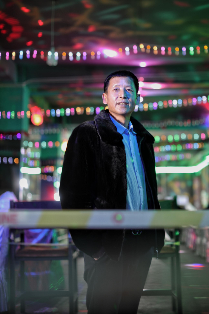  2021年12月12日，漠河舞厅老板李金宝。当天，漠河舞厅成为核酸检测场所，参与漠河全民核酸检测。新京报记者 王嘉宁 摄