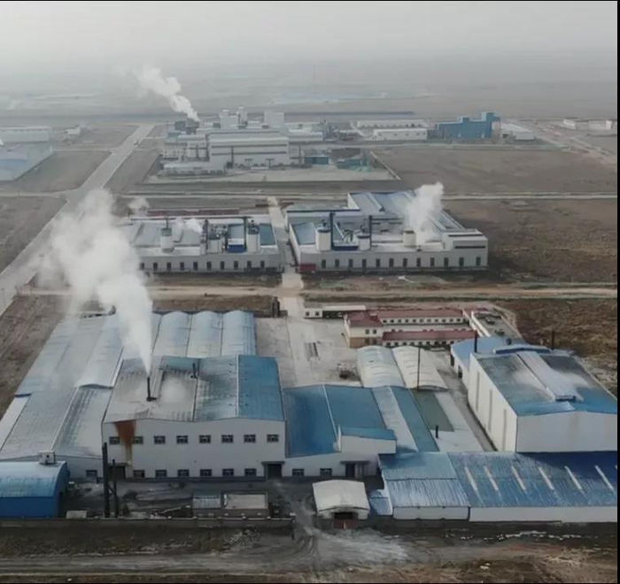 图2  宁夏宁鄂石膏有限公司烟气治理设施运行管理不到位，大气污染严重 。图片来自生态环境部官方微信公众号