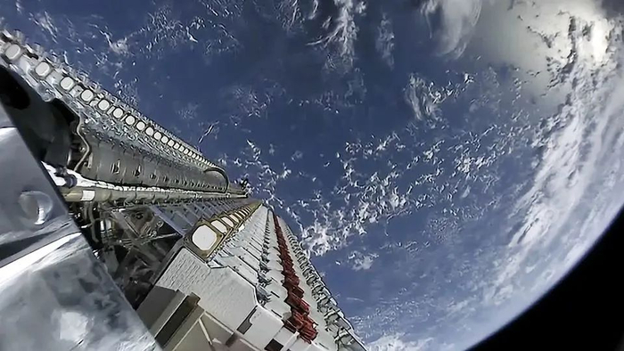 首批60颗卫星 图自SpaceX
