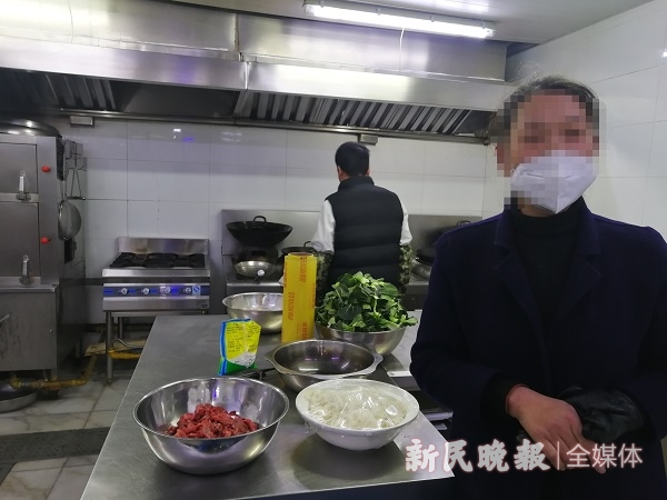 图说：严女士曾经工作的食堂