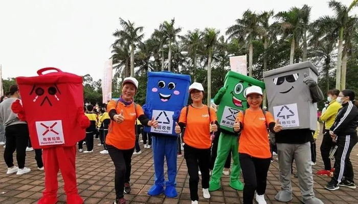 ▲2020年12月26日，近千名运动爱好者以徒步的方式，呼吁大家支持垃圾分类、“禁塑”，保护环境、爱护大自然。