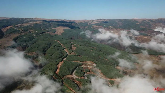 ▲转山包村附近的山包