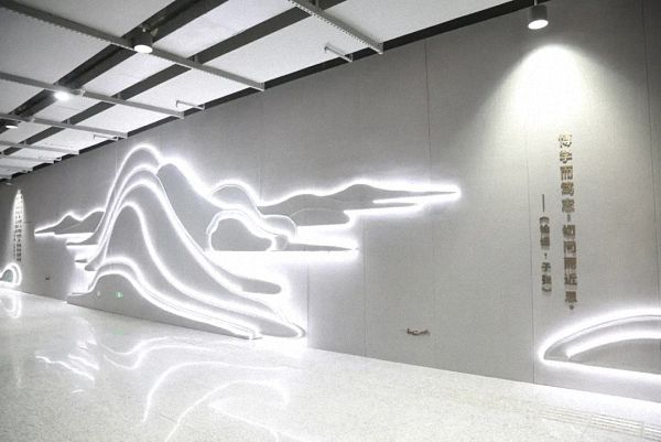 公共艺术墙采用水泥肌理 复旦大学 供图