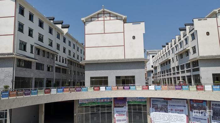 新崛起的普安县茶源街道天下普安古茶城一角（央广网发 黄太富 摄）