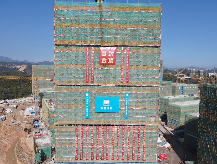 龙岗坪地高中园项目主体结构封顶