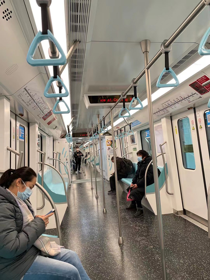 2021年12月30日，上海地铁14号线。澎湃新闻记者 陈逸欣 图