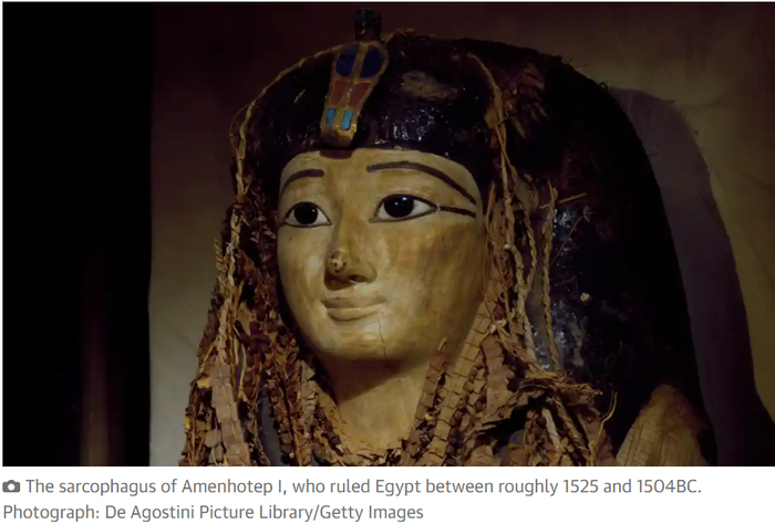 阿蒙霍特普一世石棺。英国《卫报》报道截图