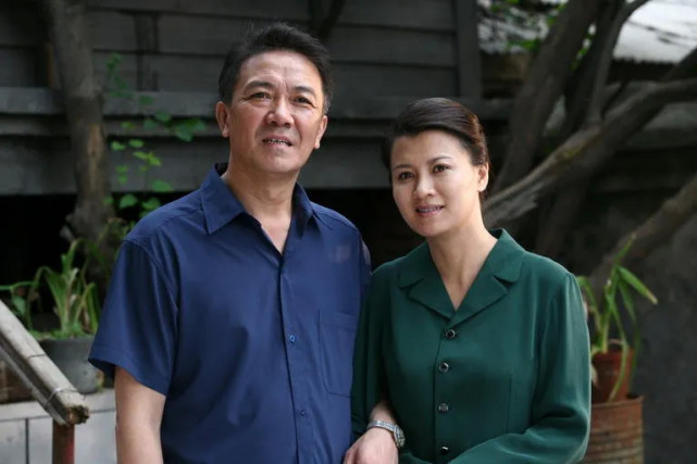 李幼斌的传奇人生：离婚后净身出户，时常与现任妻子看望前妻|张瑞琪|演员|史兰芽|话剧|长春_新浪娱乐_新浪新闻