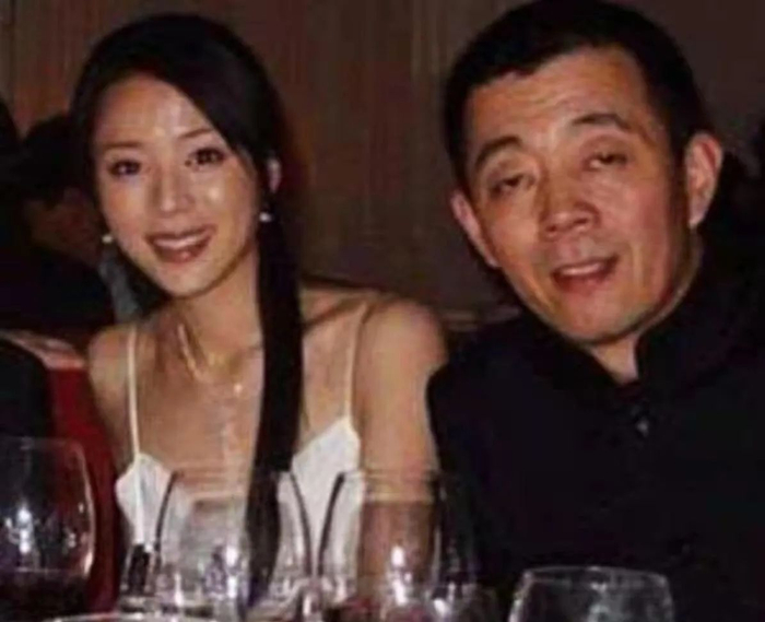 顾长卫和张静初传绯闻,蒋雯丽抱着一岁的儿子冲到片场,监视两人|王全安|结婚|离婚|张艺谋_新浪娱乐_新浪新闻