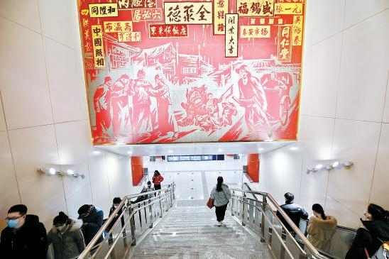 　　图为8号线王府井站。