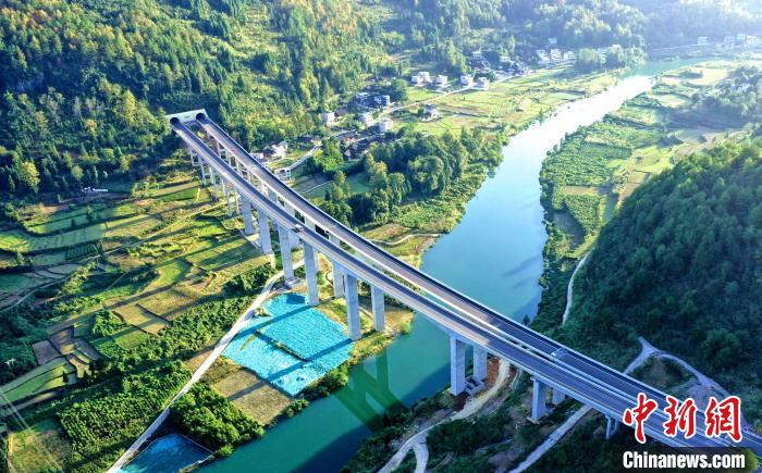 图为车坝河大桥。　中交第四公路工程局有限公司供图