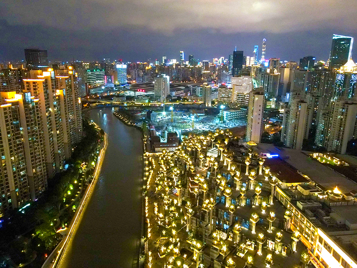 2021年12月，苏州河普陀段河畔的天安千树近日开业。