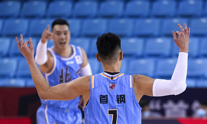 书豪庆祝得分，最棒的“豪小子”尚待归来。图/新华社