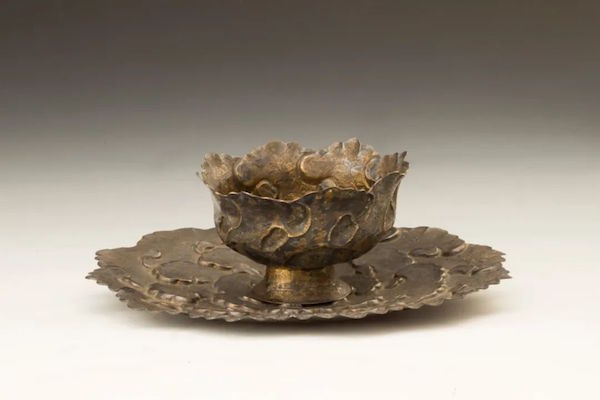 元“陈铺造”款鎏金折枝花卉纹花瓣形银托盏