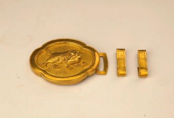 元“陈铺造”款貘纹海棠形金带扣