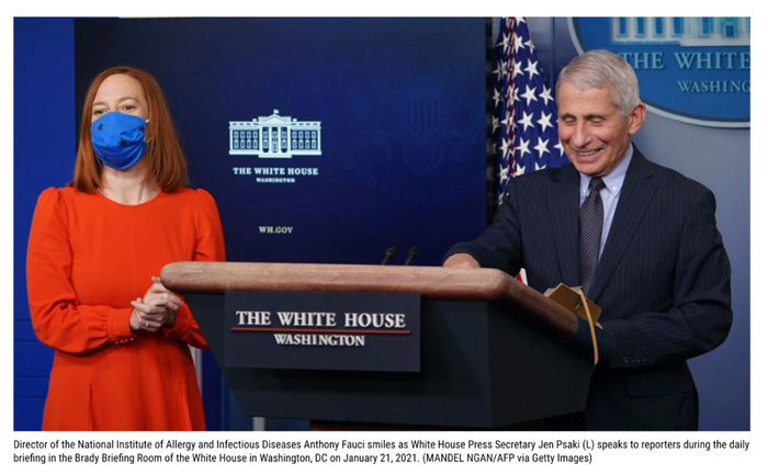 1月21日，在拜登上任后，福奇出席白宫疫情简报会。/ NBC网站截图