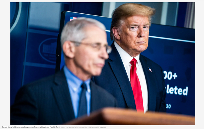 2020年4月，特朗普与福奇共同出席白宫疫情简报会。/ 《名利场》网站截图