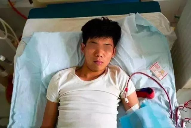 这些年，小王一直在接受治疗。