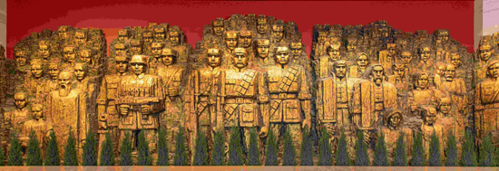     中国人民抗日战争纪念馆序厅浮雕《铜墙铁壁》。居志远/摄