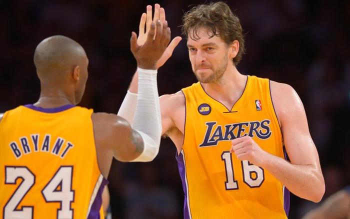 ▲科比和加索尔。图/IC PHOTO