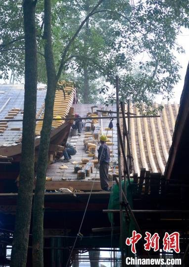 故城内忙碌的匠人们。 汪泽民 摄