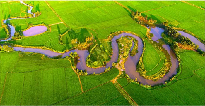 △南渡河似一条卧龙游于天际。黄凤琼 摄