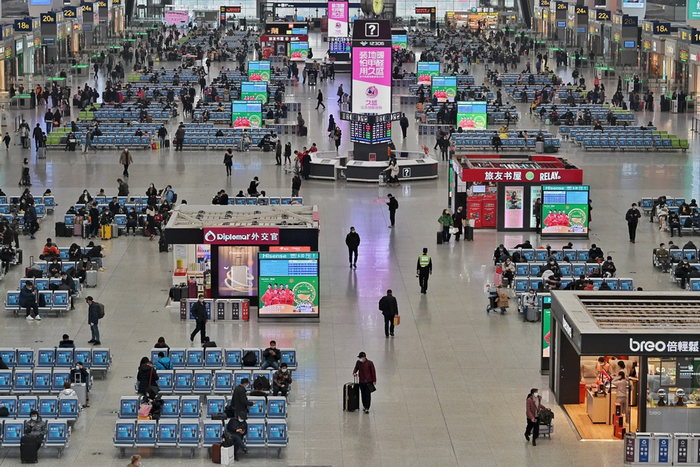 1月28日，上海虹桥火车站，候车大厅显得有些空荡荡。