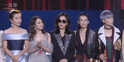 女明星的动作表情甚至站位都会被一一解读