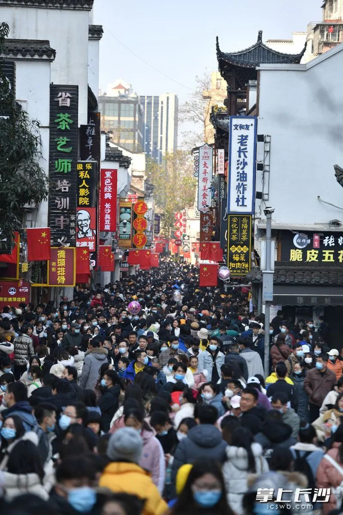 △太平街人流如织。