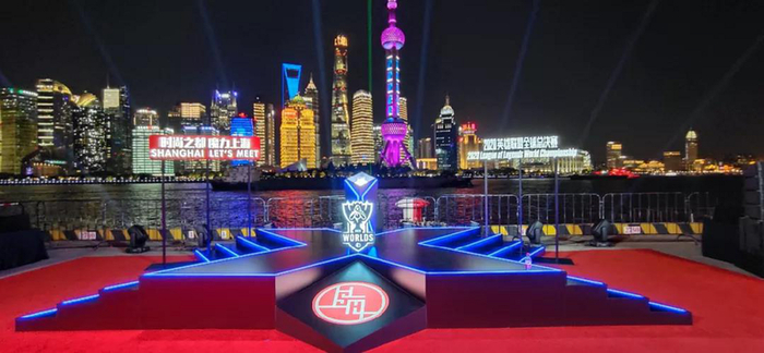 图为2020年10月30日，英雄联盟全球总决赛（S10）举办前一天的上海