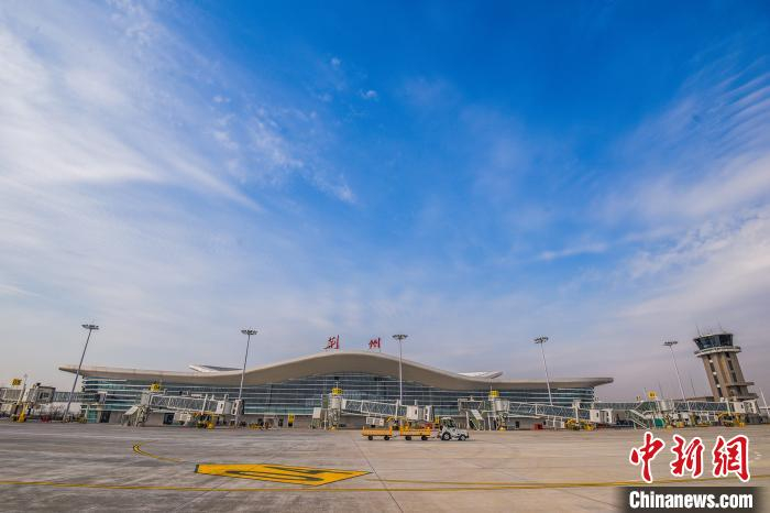 荆州沙市机场 黄志刚 摄