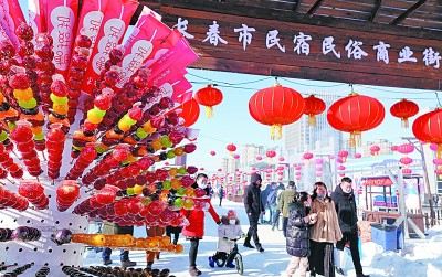 冰糖葫芦是冰雪节中的重要点缀。本报记者&nbsp;郭红松摄