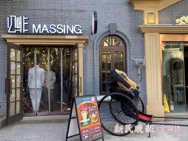 公啡咖啡馆、书社开张。袁玮 摄