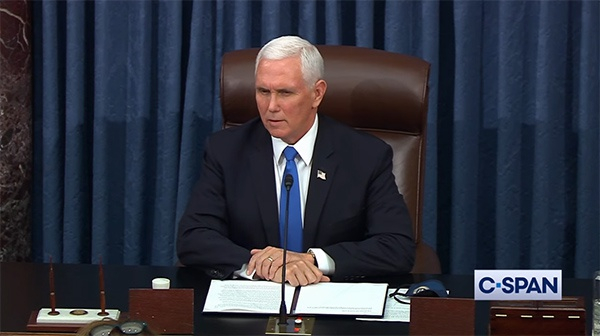 彭斯发表讲话 视频截图