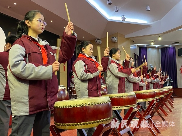 图说：学校中国鼓社团打出精气神 新民晚报首席记者 陆梓华 摄（下同）