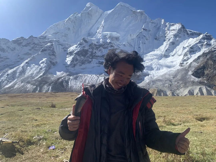 ▲王相军在雪山前。受访者供图