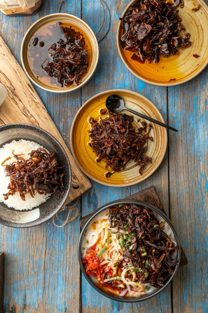 风物君曾推荐过的“云南三珍菌”——鸡枞油、油松茸、牛肝菌。摄影/吴学文